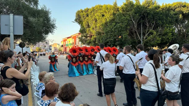 La historia de Els Poblets cobra vida en el gran desfile de Moros y Cristianos 2026 29 desfile moros y cristianos els poblets 2026 24