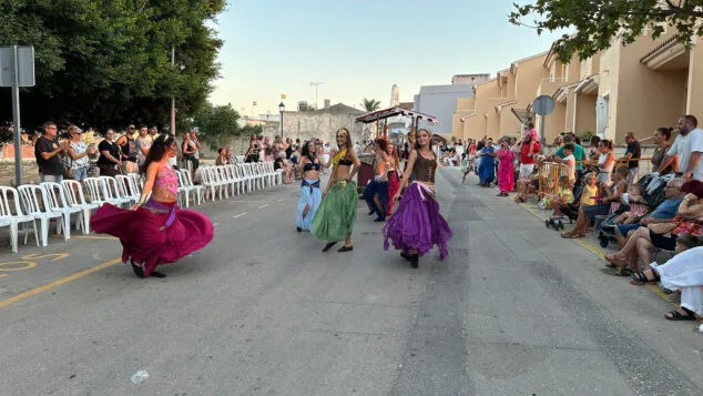 La historia de Els Poblets cobra vida en el gran desfile de Moros y Cristianos 2026 60 desfile moros y cristianos els poblets 2026 57