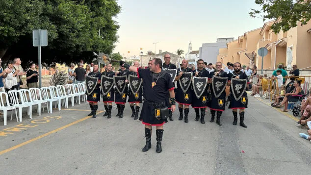 La historia de Els Poblets cobra vida en el gran desfile de Moros y Cristianos 2026 73 desfile moros y cristianos els poblets 2026 72