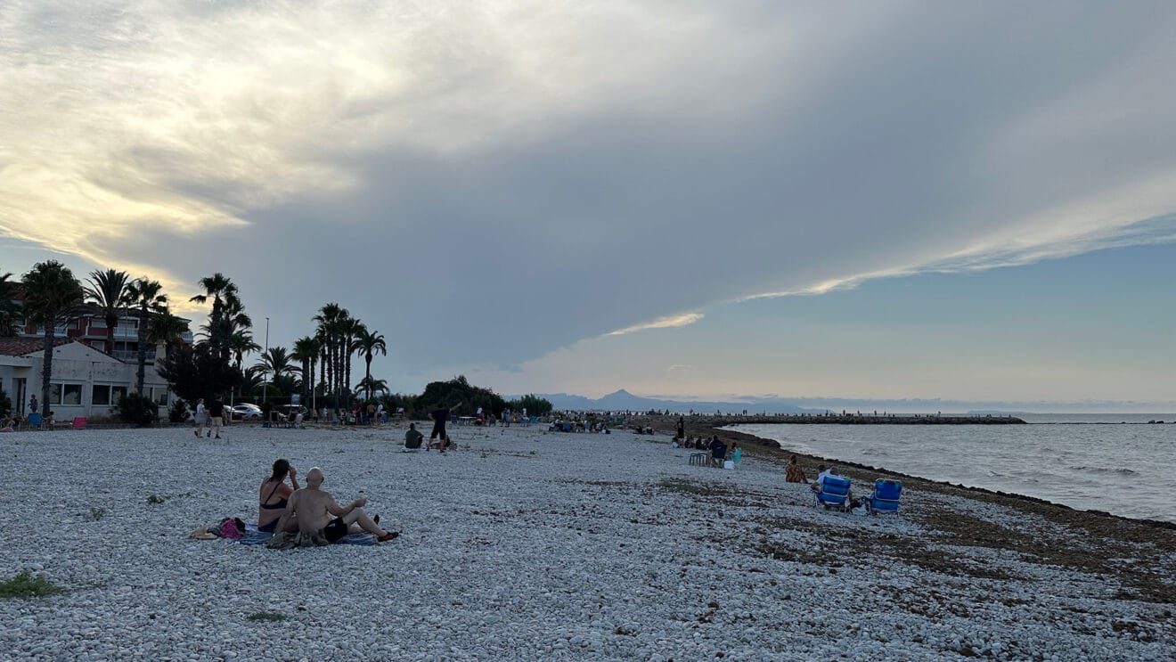 Eclipse solar desde la playa de la Almadrava  01