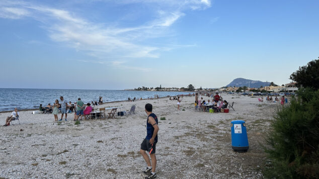 De la decepción a la alegría: así se vivió el eclipse en la Marina Alta con una última sorpresa del cielo 12 eclipse solar desde la playa de la almadrava 06