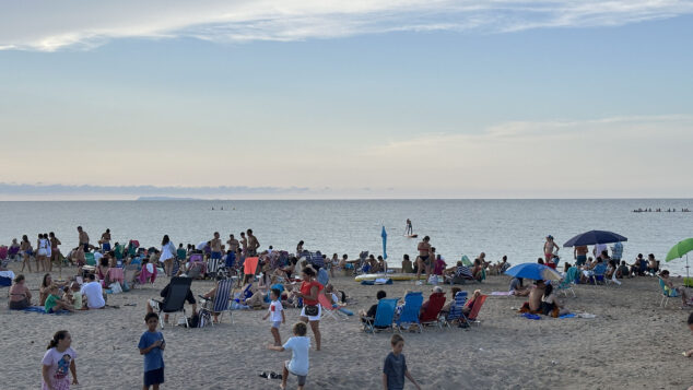 De la decepción a la alegría: así se vivió el eclipse en la Marina Alta con una última sorpresa del cielo 18 eclipse solar desde la playa de la almadrava 13