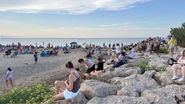 De la decepción a la alegría: así se vivió el eclipse en la Marina Alta con una última sorpresa del cielo 21 eclipse solar desde la playa de la almadrava 16
