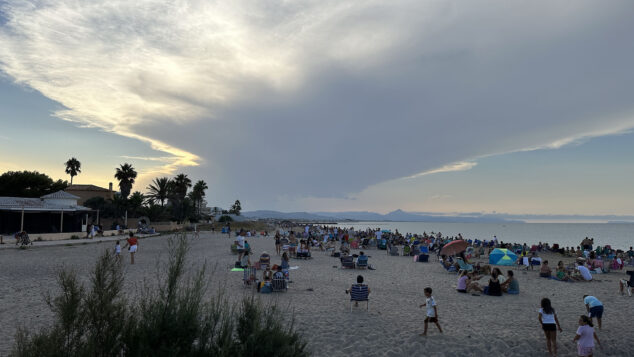 De la decepción a la alegría: así se vivió el eclipse en la Marina Alta con una última sorpresa del cielo 22 eclipse solar desde la playa de la almadrava 17