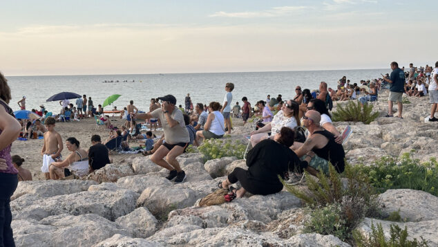 De la decepción a la alegría: así se vivió el eclipse en la Marina Alta con una última sorpresa del cielo 26 eclipse solar desde la playa de la almadrava 22