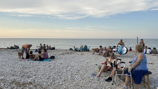 De la decepción a la alegría: así se vivió el eclipse en la Marina Alta con una última sorpresa del cielo 35 eclipse solar desde la playa de la almadrava 31