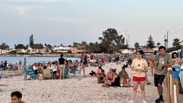 De la decepción a la alegría: así se vivió el eclipse en la Marina Alta con una última sorpresa del cielo 37 eclipse solar desde la playa de la almadrava 33