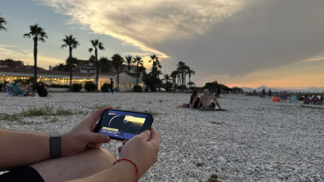 De la decepción a la alegría: así se vivió el eclipse en la Marina Alta con una última sorpresa del cielo 38 eclipse solar desde la playa de la almadrava 35