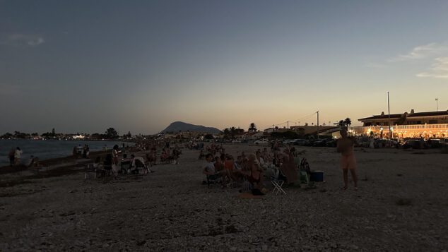 De la decepción a la alegría: así se vivió el eclipse en la Marina Alta con una última sorpresa del cielo 44 eclipse solar desde la playa de la almadrava 41