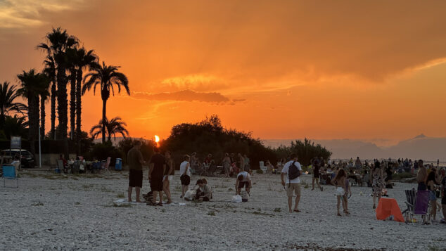 De la decepción a la alegría: así se vivió el eclipse en la Marina Alta con una última sorpresa del cielo 59 eclipse solar desde la playa de la almadrava 58