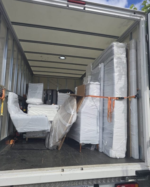 el equipo puede recibir y descargar la mercancia