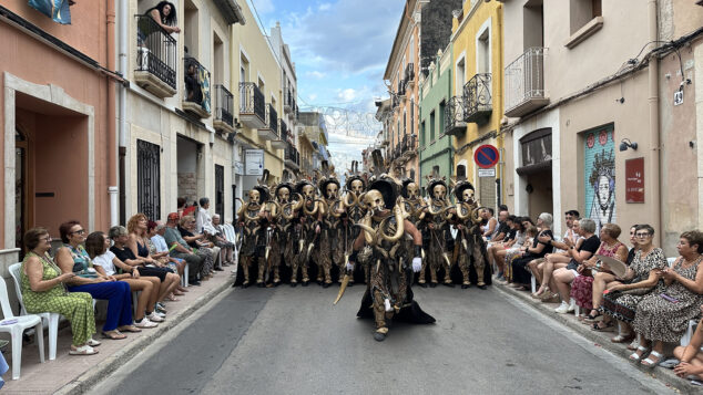 La grandeza de la fiesta venció a la lluvia en El Verger con una entrada de Moros i Cristians para el recuerdo 14 entrada de moros i cristians el verger 2026 09