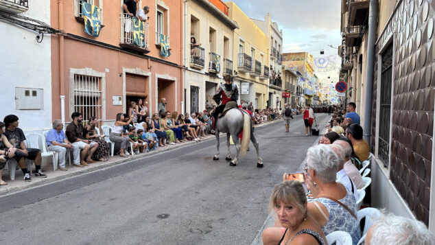 La grandeza de la fiesta venció a la lluvia en El Verger con una entrada de Moros i Cristians para el recuerdo 110 entrada de moros i cristians el verger 2026 106