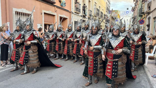 La grandeza de la fiesta venció a la lluvia en El Verger con una entrada de Moros i Cristians para el recuerdo 114 entrada de moros i cristians el verger 2026 111