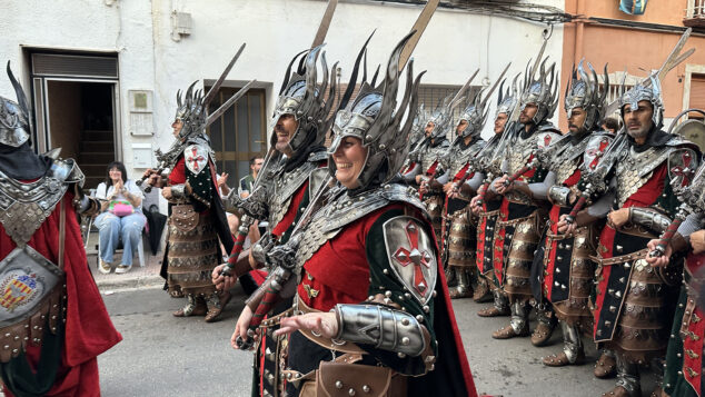La grandeza de la fiesta venció a la lluvia en El Verger con una entrada de Moros i Cristians para el recuerdo 115 entrada de moros i cristians el verger 2026 112