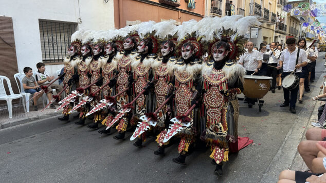 La grandeza de la fiesta venció a la lluvia en El Verger con una entrada de Moros i Cristians para el recuerdo 145 entrada de moros i cristians el verger 2026 143