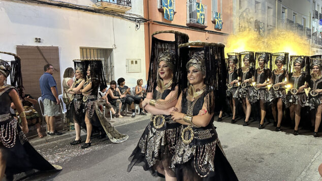 La grandeza de la fiesta venció a la lluvia en El Verger con una entrada de Moros i Cristians para el recuerdo 182 entrada de moros i cristians el verger 2026 182