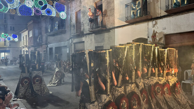 La grandeza de la fiesta venció a la lluvia en El Verger con una entrada de Moros i Cristians para el recuerdo 185 entrada de moros i cristians el verger 2026 185
