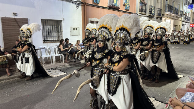 La grandeza de la fiesta venció a la lluvia en El Verger con una entrada de Moros i Cristians para el recuerdo 258 entrada de moros i cristians el verger 2026 259