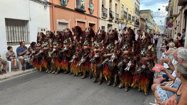 La grandeza de la fiesta venció a la lluvia en El Verger con una entrada de Moros i Cristians para el recuerdo 38 entrada de moros i cristians el verger 2026 34