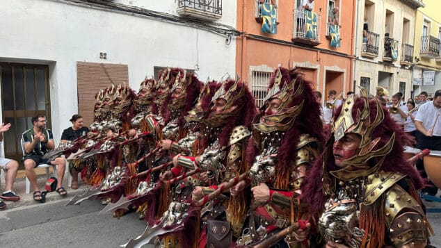 La grandeza de la fiesta venció a la lluvia en El Verger con una entrada de Moros i Cristians para el recuerdo 39 entrada de moros i cristians el verger 2026 35