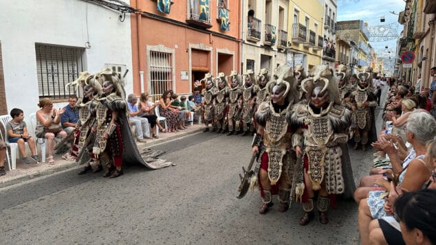 La grandeza de la fiesta venció a la lluvia en El Verger con una entrada de Moros i Cristians para el recuerdo 46 entrada de moros i cristians el verger 2026 42
