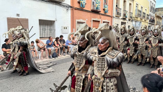 La grandeza de la fiesta venció a la lluvia en El Verger con una entrada de Moros i Cristians para el recuerdo 47 entrada de moros i cristians el verger 2026 43