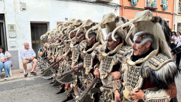 La grandeza de la fiesta venció a la lluvia en El Verger con una entrada de Moros i Cristians para el recuerdo 49 entrada de moros i cristians el verger 2026 45