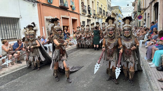 La grandeza de la fiesta venció a la lluvia en El Verger con una entrada de Moros i Cristians para el recuerdo 68 entrada de moros i cristians el verger 2026 64