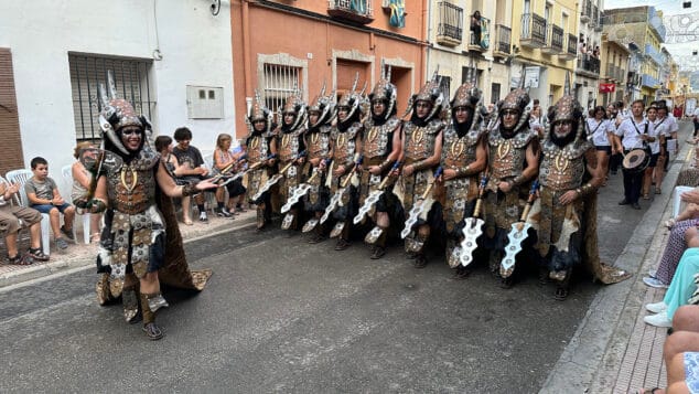 La grandeza de la fiesta venció a la lluvia en El Verger con una entrada de Moros i Cristians para el recuerdo 70 entrada de moros i cristians el verger 2026 66