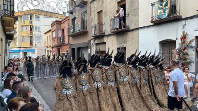 La grandeza de la fiesta venció a la lluvia en El Verger con una entrada de Moros i Cristians para el recuerdo 73 entrada de moros i cristians el verger 2026 69