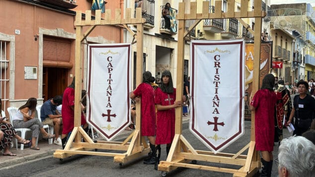 La grandeza de la fiesta venció a la lluvia en El Verger con una entrada de Moros i Cristians para el recuerdo 74 entrada de moros i cristians el verger 2026 70