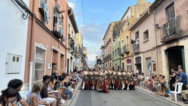 La grandeza de la fiesta venció a la lluvia en El Verger con una entrada de Moros i Cristians para el recuerdo 98 entrada de moros i cristians el verger 2026 94