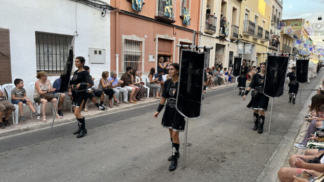 La grandeza de la fiesta venció a la lluvia en El Verger con una entrada de Moros i Cristians para el recuerdo 102 entrada de moros i cristians el verger 2026 98