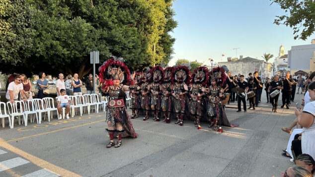 Imagen: Escuadra de la Filà l'Alberca de Els Poblets en el desfile Moros y Cristianos del 2026