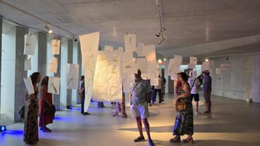 Vista de la exposición «Arrels Mediterrànies» de Ximo Canet
