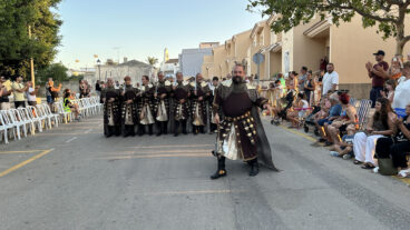 Filà Cavallers de l’Apocalipsi durante el desfile Moros y Cristianos Els Poblets 2026