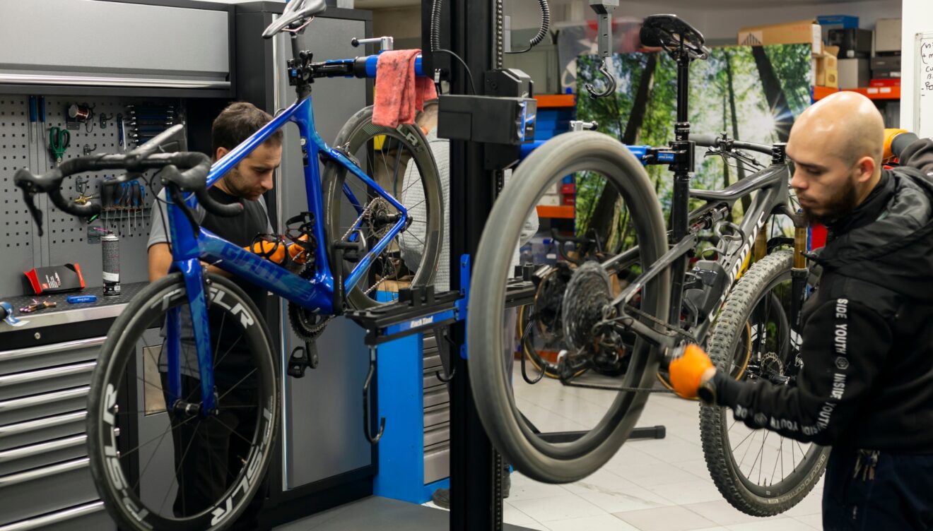 Guardada en el trastero desde hace temporadas, esa bicicleta clásica aún conserva potencial