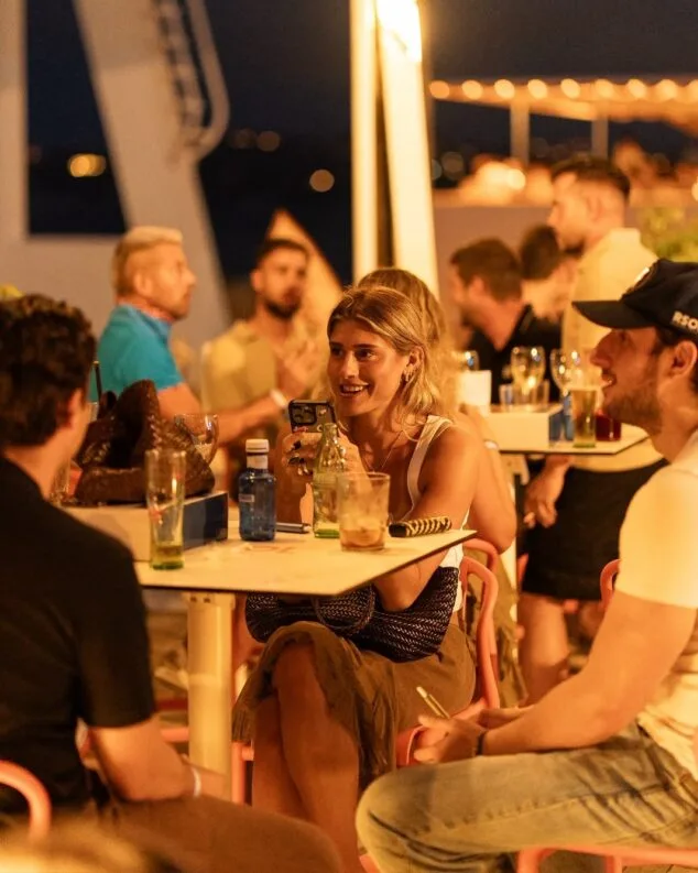 Un brindis frente al mar: la familia de Montgo da la bienvenida a la temporada 9 la apuesta constante por la excelencia en el servicio