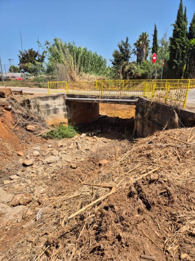 Imagen: Cauce de un barranco en Ondara tras trabajos de desbroce y limpieza de vegetación.