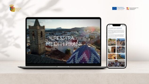 Benitatxell estrena una revolucionaria web turística interactiva y plenamente accesible 3 Imagen: Presentación en ordenador y móvil de la nueva web turística 'Respira Mediterrani' de Benitatxell.