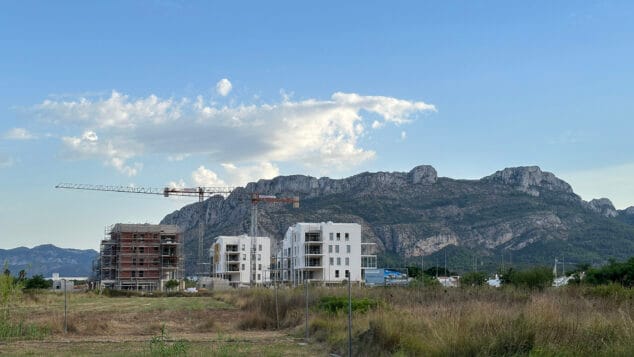 La Marina Alta desafía el frenazo de la construcción en Alicante: la obra nueva crece un 24,5% 1 Imagen: Nuevas construcciones en El Verger