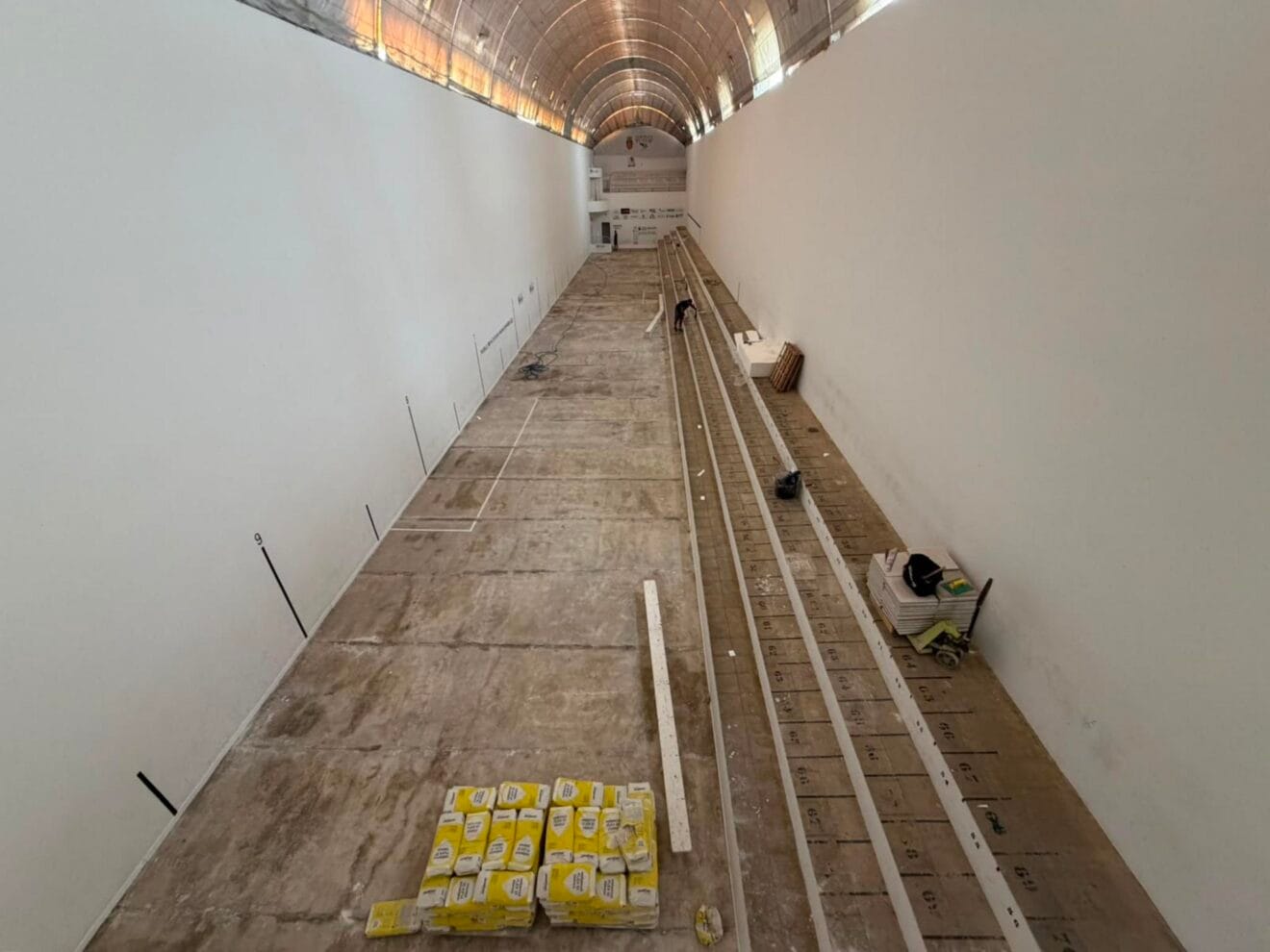 Inicio de las obras de renovación del pavimento del Trinquet Municipal de Benissa