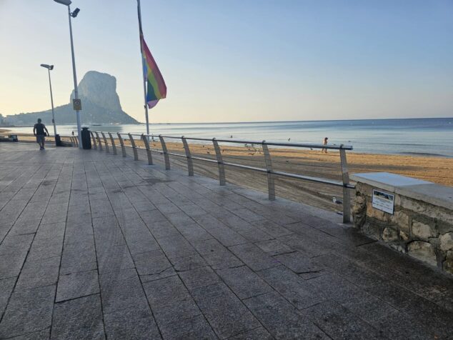 La costa de la Marina Alta, en el punto de mira: Greenpeace señala 13 zonas vulnerables «ante el colapso climático y del ladrillo» 3 Imagen: Paseo marítimo Arenal-Bol de Calp