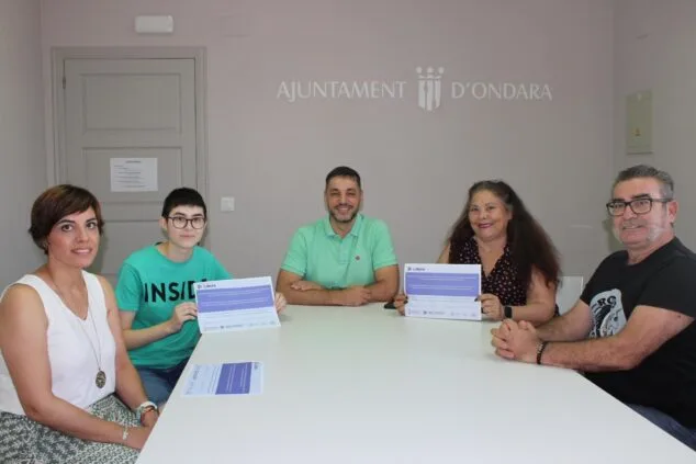 LABORA financia dos puestos de trabajo en Ondara para desempleados 10 Presentación de nuevos trabajadores LABORA en el Ayuntamiento de Ondara con el alcalde y el concejal.