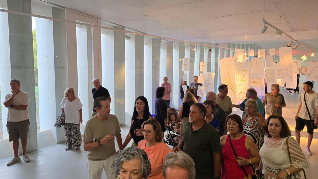 Público en la inauguración de la exposición de Ximo Canet en Alere/Dolia