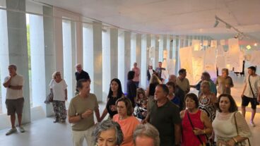 Público en la inauguración de la exposición de Ximo Canet en Alere/Dolia