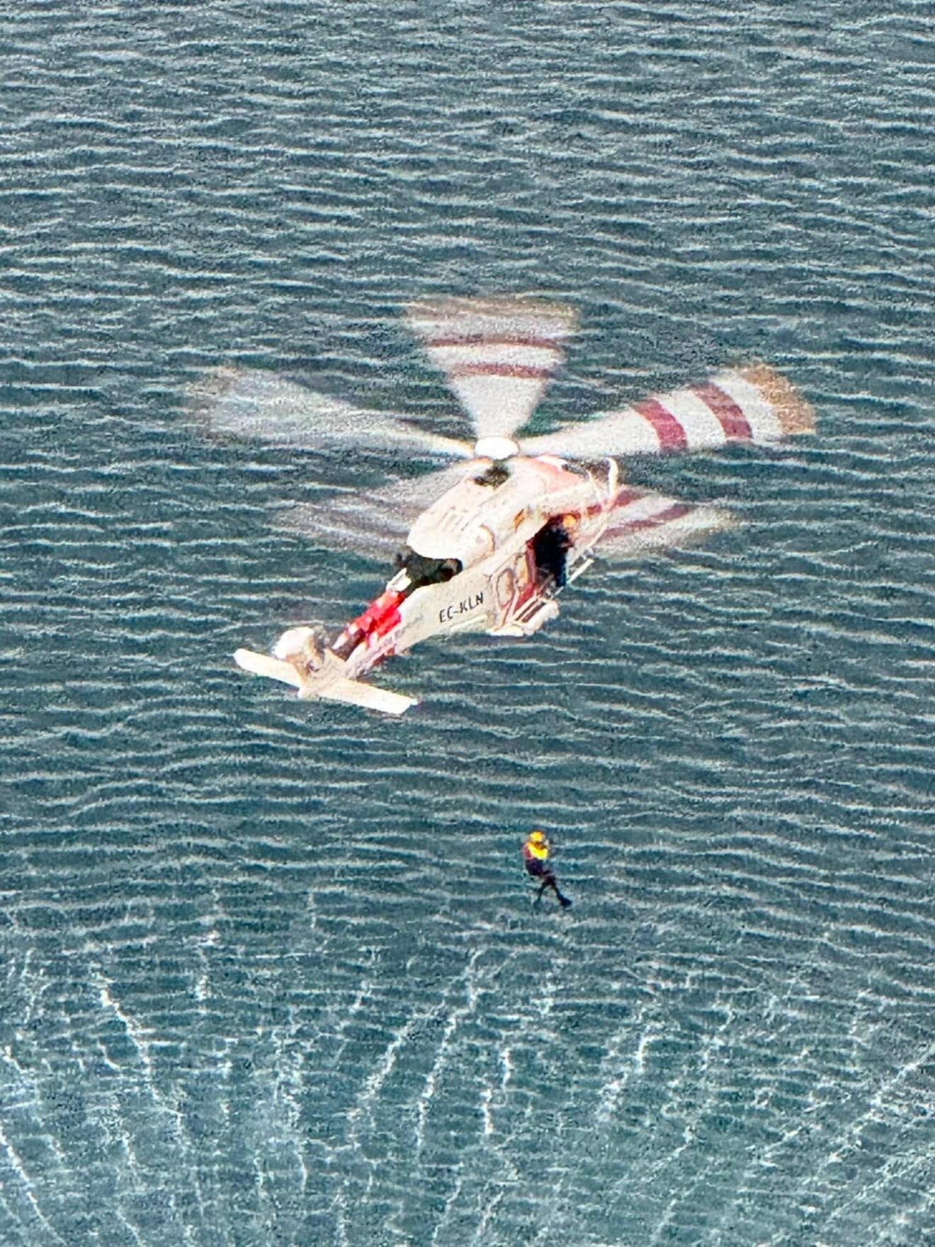Rescate aéreo con helicóptero en Cala Moraig