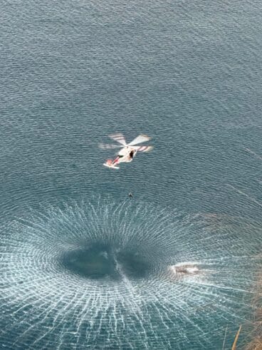 Helicóptero de Salvamento Marítimo durante el rescate en Cala Moraig