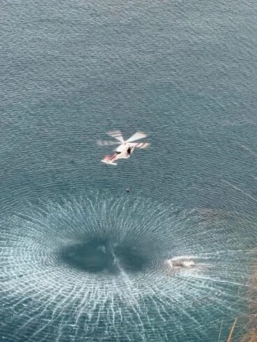 Helicóptero de Salvamento Marítimo durante el rescate en Cala Moraig